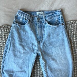 Abercrombie & Fitch 90’s Relaxed Jean